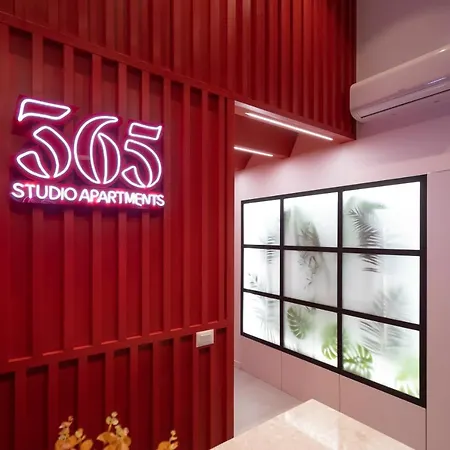 & Pool - 365 Apartment Tirana