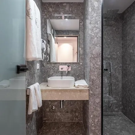 Apartmán & Pool - 365 *