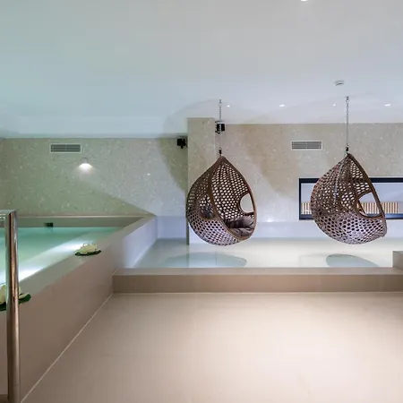 & Pool - 365 Apartment