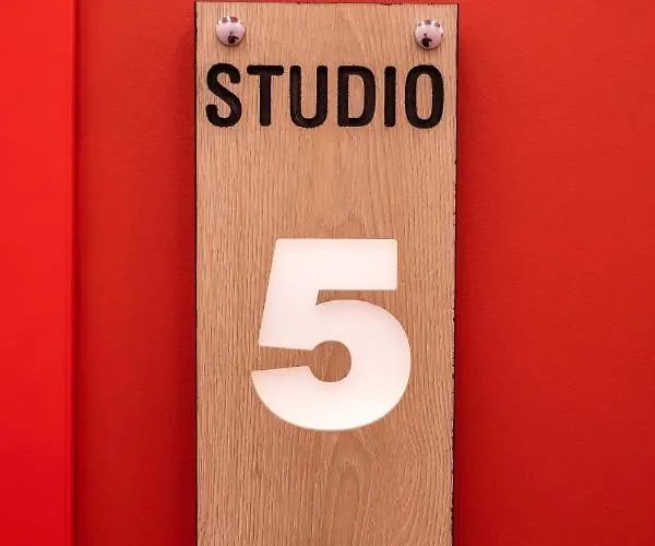 & Pool - 365 Apartment