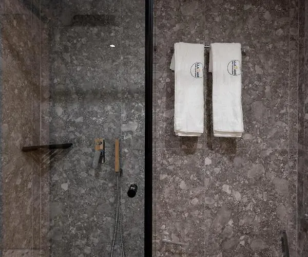 & Pool - 365 * تيرانا